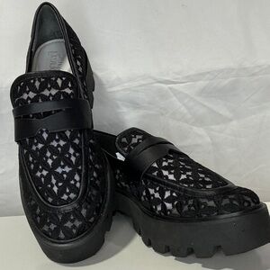 Women shoes without use new but I don’t have the box.